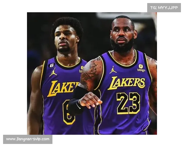 Woj回应布朗尼加入湖人:避免将其视为裙带关系,NBA内有更多类似现象 Woj回应布朗尼加入湖人:避免将其视为裙带关系,NBA内有更多类似现象